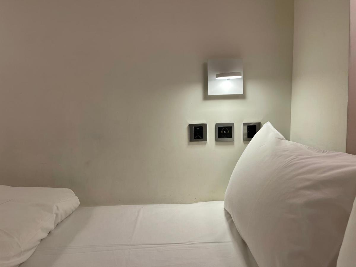 Taiwan Youth Hostel & Capsule Hotel Taipei Exterior photo
